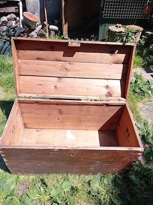 Alte Truhe Lä.94 br.46 hö.53  Bild 2