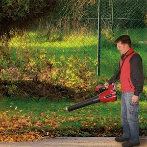 Mit seinem leichten und handlichen Design ist der Einhell Akku-Laubbl ser GE-LB 36 Li E ein einfach  Bild 4