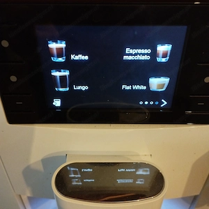 JURA Kaffeevollautomat E8 (EC) piano white Bild 4