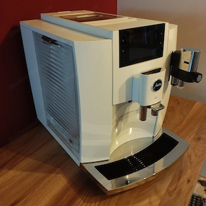 JURA Kaffeevollautomat E8 (EC) piano white Bild 2