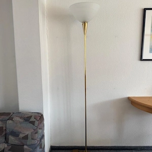 Stehlampe aus Messing Bild 3