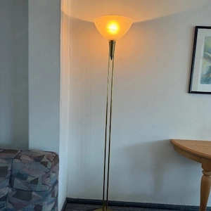 Stehlampe aus Messing Bild 4