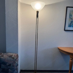 Stehlampe aus Messing Bild 2