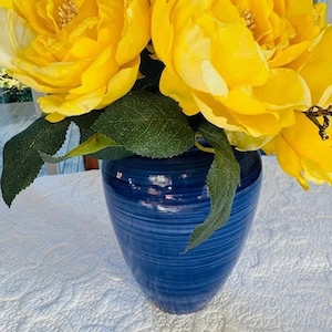 Blumenvase aus Porzellan Bild 2