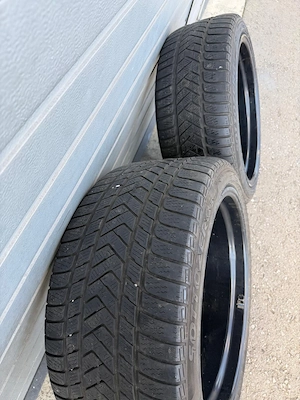 Porsche 21 Zoll Alufelgen mit Winterreifen Bild 8