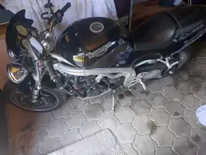 Triumph Speed Triple 955 Bild 3