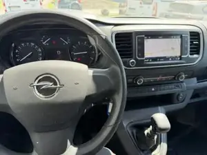 Opel Vivaro Bild 10