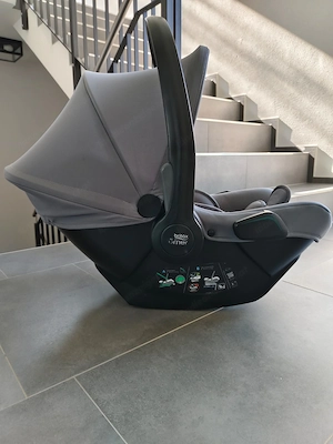 Britax Römer Safe Core Babyschale mit Basisstation Bild 4