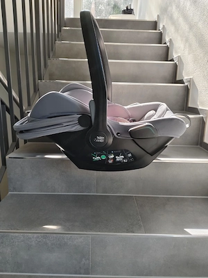 Britax Römer Safe Core Babyschale mit Basisstation Bild 3