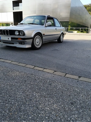 Bmw E30 318 is Bild 3