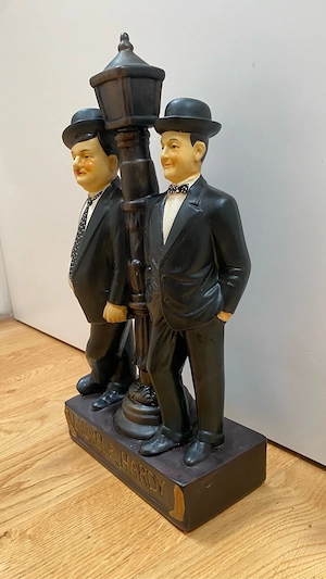 Kultige Laurel & Hardy Dekofigur    Dick und Doof  an der Laterne (42 cm) Bild 2