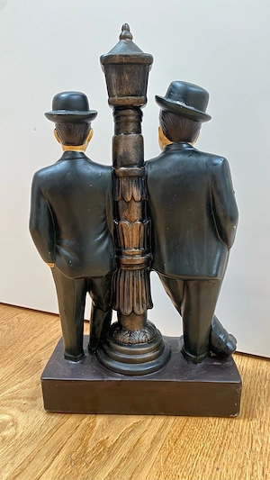 Kultige Laurel & Hardy Dekofigur    Dick und Doof  an der Laterne (42 cm) Bild 3