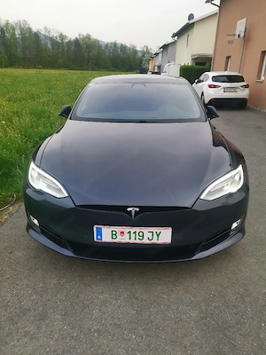 Tesla Model S 90D Bild 3