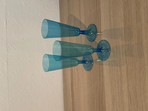 Div Hochzeitsdeko in Holz-weiß-blau Bild 4