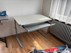 Schreibtisch zum Verschenken  Bild 2