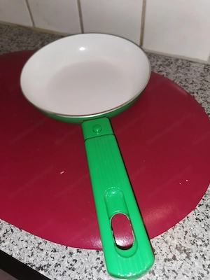 Bratpfanne Email grün DM 16 m H=3,5 cm mit abnehmbarem Griff