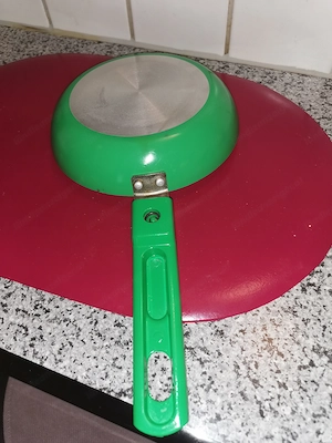 Bratpfanne Email grün DM 16 m H=3,5 cm mit abnehmbarem Griff Bild 3