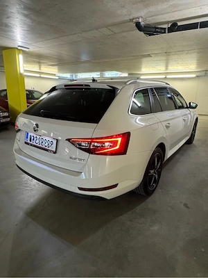 Skoda Superb Style 2.0 TDI DSG Automatik Tüv Neu Bild 3