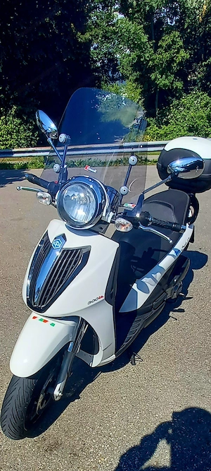 Toller Cruiser Piaggio Roller Carnaby 300 ccm 