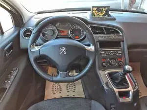 Peugeot 5008 Bild 15