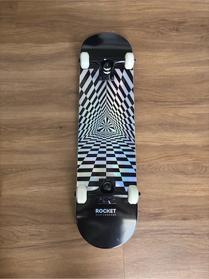 Verkaufe ein brandneues, komplett ungenutztes Skateboard der Marke Rocket Skateboards!