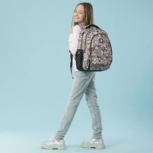 Die Marke ist Hersteller von orthop dischen Schulrucks cken, textilen Accessoires und Schreibwaren Bild 6