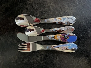 Süsses WMF Kinder Geschirrset DISNEY FROZEN mit Besteck - kaum benutzt- wie neu Bild 3
