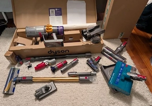 Dyson V15 