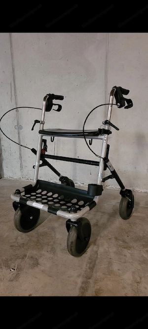 Gehhilfe Rollator  Bild 3
