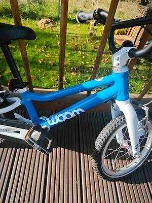 Woom 2 Kinderfahrrad 14 Zoll Blau Weiß  Bild 2
