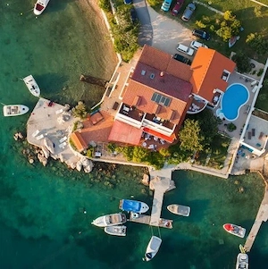 Urlaub Kroatien, Haus 5 m vom Meer, Pool  Bild 8