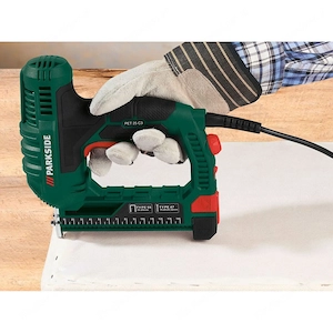 Schlanke Tackernase f r schmale Bauteile und kantennahes Arbeiten Bild 6