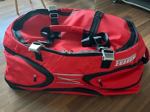 große Ferrari Reisetasche mit Trolley nie verwendet