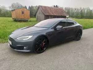 Tesla Model S 90D Bild 3