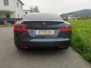 Tesla Model S 90D