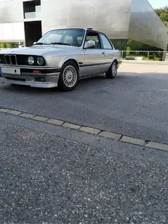 Bmw E30 318 is Bild 5