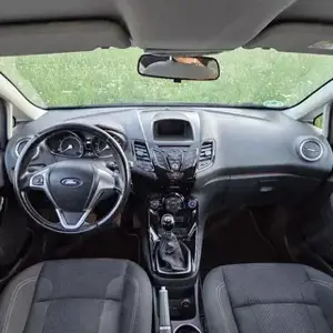 Ford Fiesta TÜV NEU 06 2  Baujahr | 123.000 km Bild 5
