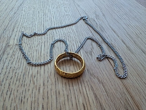 Der Eine Ring   Herr der Ringe Replika mit Kette (Fan-Merch)
