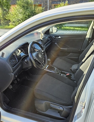 VW T-Roc 1,6 TDI SCR Geländewagen Bild 9