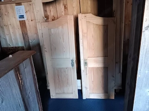 Verkaufe abgelaugten Kasten Schrank aus Omas Zeiten Bild 2