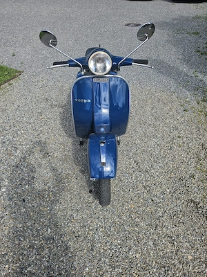  Oldtimer Vespa P125X Bild 2