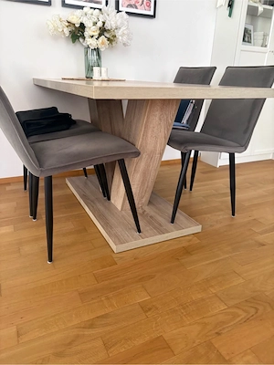 Esstisch & Stühle Bild 4