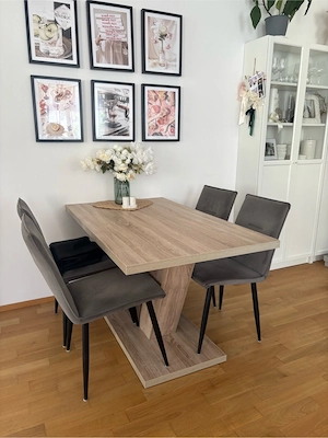 Esstisch & Stühle Bild 2