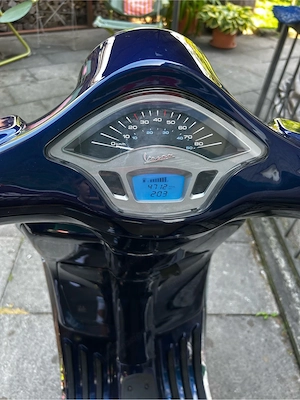 Vespa Primavera 50ccm Bild 2