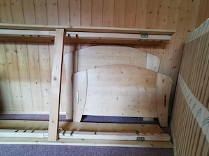 Vollholzbett, hochwertig, Lattenrost, passendes  Nachtkästchen und original-verpackte Traumnacht-Mat Bild 2