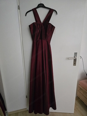 weinrotes Abendkleid aus Satin