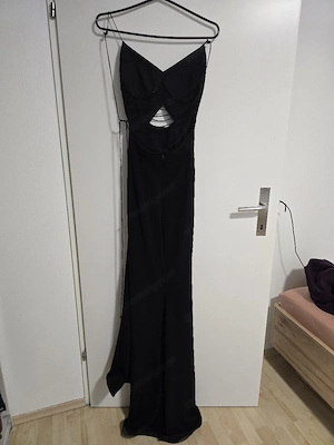  Elegantes schwarzes Abendkleid mit Cut-outs und Schnürung am Rücken Bild 2