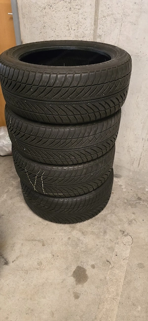 Verkaufe Winterteifen Good Year 245 45 R18 Bild 3