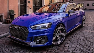 Zum Verkauf bieten wir einen neuen kompletten K hlergrill f r den Audi RS5 F5 8W6 B9  Black Edition  Bild 3