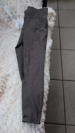Reithelm und reit Hose  Bild 5